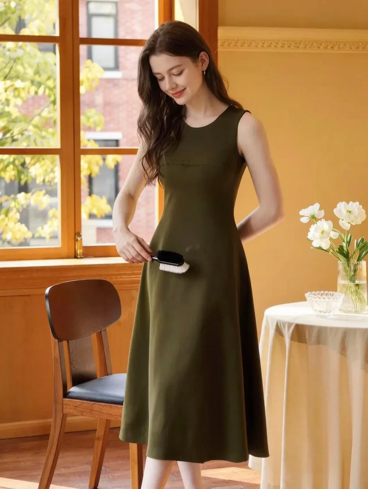 How to Stop a Dress Creasing Across the Lap When You Sit
